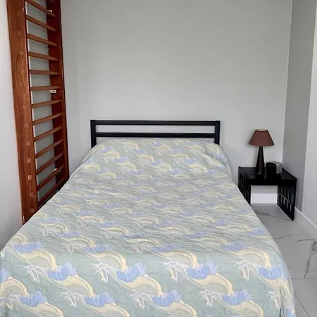 Maison Cauderan דירה